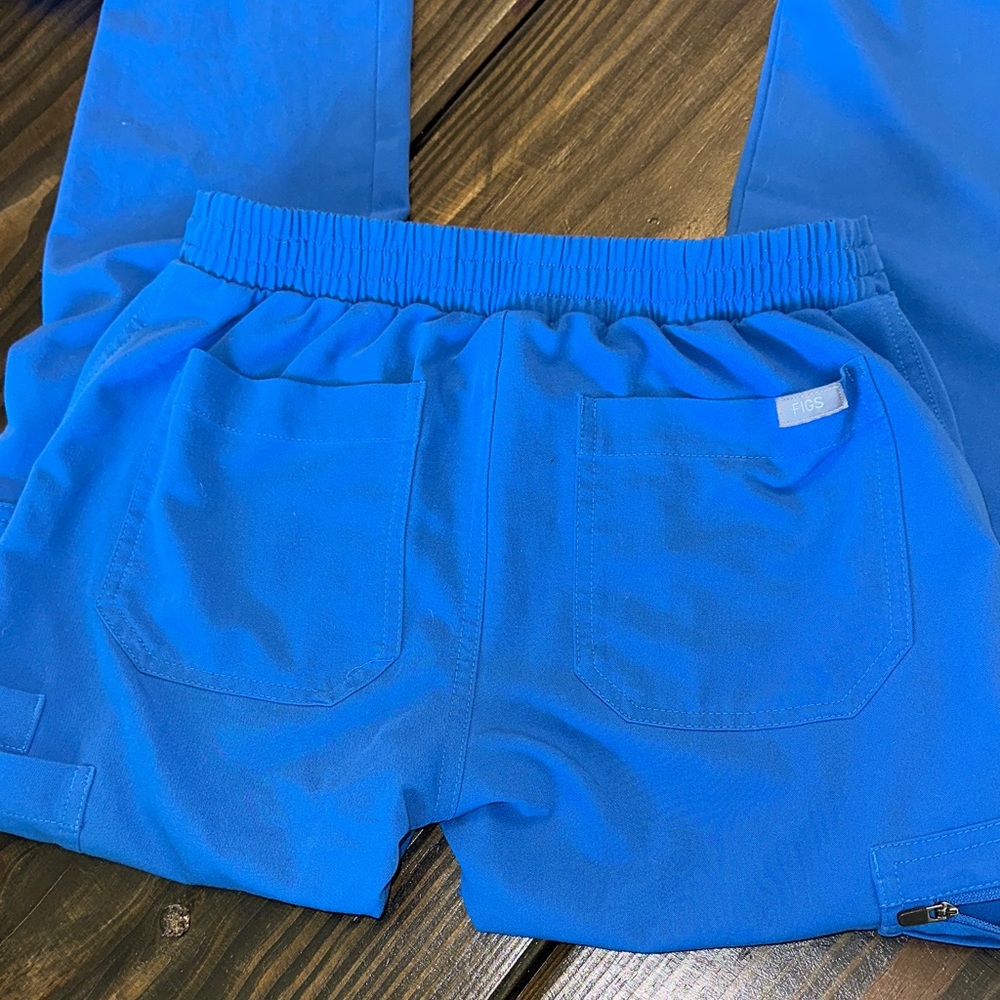 Women’s straight leg 10 pocket scrub pants, EUC - Picture 5 of 7